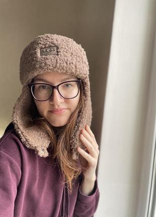 Шапка ушанка на тедди с логотипом ugg флисе