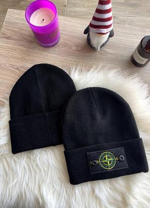 Зимняя теплая черная шапка stone island