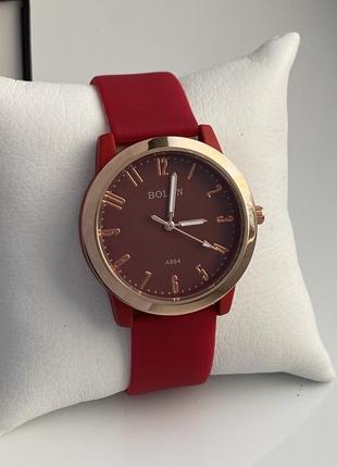 Стильные женские часы на силиконовом ремешке