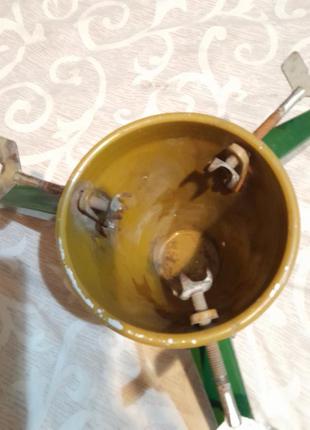 Металлическая тренога подставка под елку с ведеркой для елки