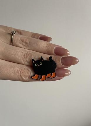 Пин значок металлический брошка черный кот в сапогах