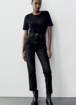 Джинсы мом прямые с необработанным краем от zara