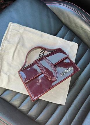 Бордовая лаковая сумка в стиле жакмюс