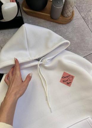 Базовые худи с модным принтом