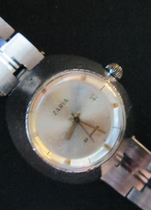 Часы женские "заря" механика. знак качества. ссср. на ходу. №32