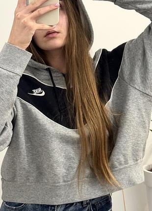 Женское укороченное худи с замочком nike