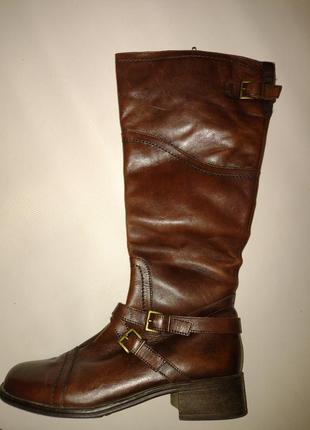 Коричневі шкіряні чоботи