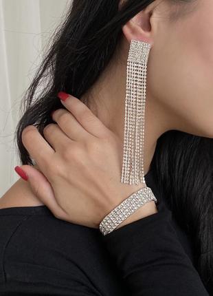 Серьги со стразами новогодние с каменными серебристыми праздничные вечерние длинные шарики