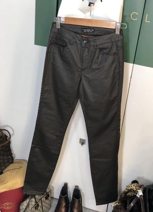 Коричневые брюки темные под кожу кожаные коричневые брюки