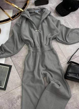 Комбінезон жіночий із замочком на грудях та капюшоном