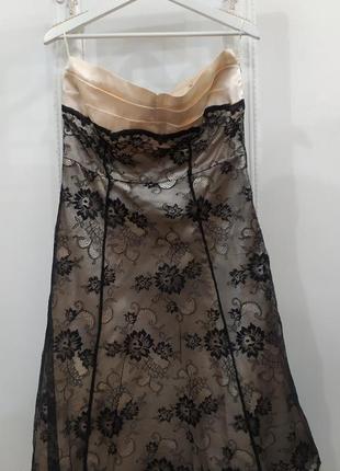 Кружевна вечірня сукня