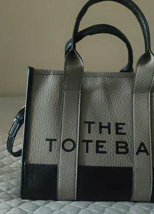 Сумка женская. из качественного заменителя кожи. очень прочная и удобная.