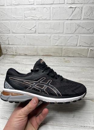 Круті бігові кросівки asics gelgt2000