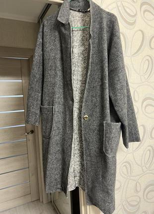 Легкая пальтишко