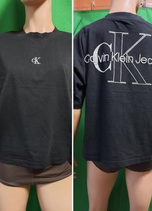 Укороченная футболка в стиле оверсайз с вышитыми надписями calvin klein jeans