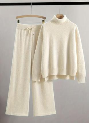 Нежный костюм на зиму