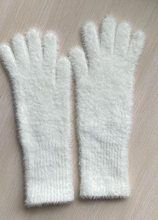 Длинные белые перчатки