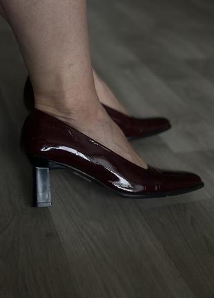 Туфлі лакові італія 38