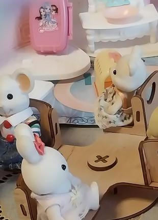 Игрушечный дом с персонажами 9