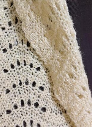 Шарф ажурный, 100% шерсть, фабричный, с кисточками, есть добавление блестящей нити, в идеальном состоянии.