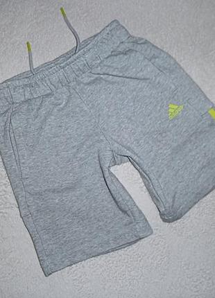 Трикотажные шорты adidas на 9-10 лет. рост 140 см.