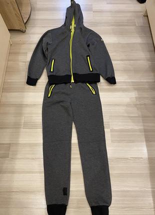 Прдам стильний костюм на хлопчика