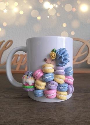 Чашка с декором из полимерной глины ежик на макаронсах