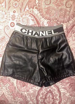 Продам кожаные женские шорты.