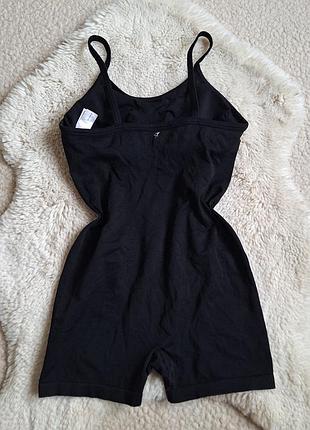 Спортивный комбинезон с чашечками