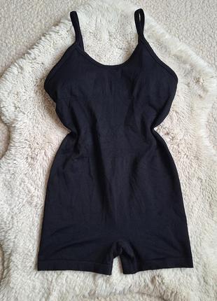 Спортивный комбинезон с чашечками