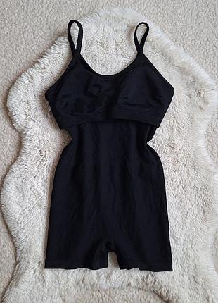 Спортивный комбинезон с чашечками