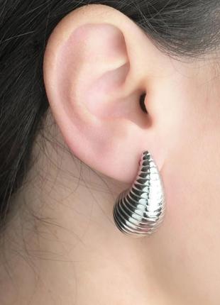 Стильные трендовые серьги капли