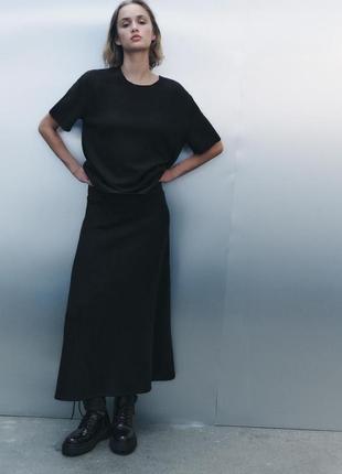 Довга чорна спідниця міді zara
