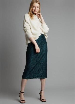 Гипюровая юбка карандаш изумрудного цвета