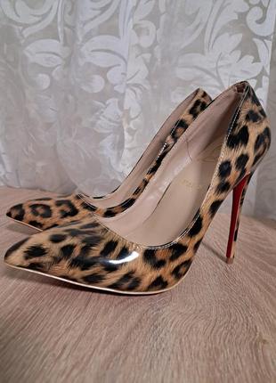 Christian louboutin туфлі нові