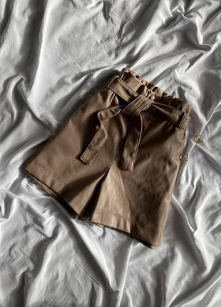 Коричневые короткие зимние шорты под кожу с поясом primark