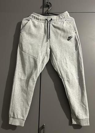 Спортивні штани nike tech