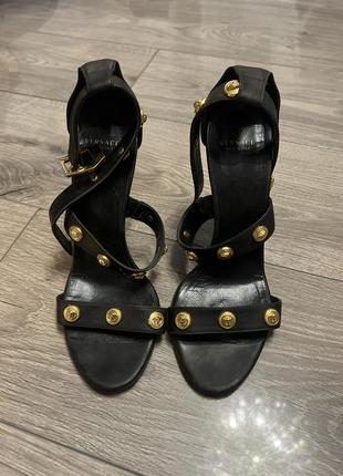 Босоніжки versace