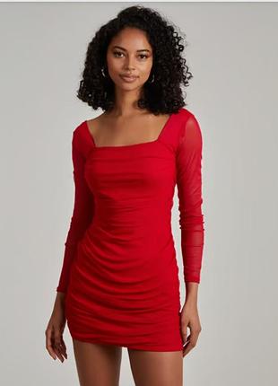 Праздничное красное платье с рукавами сеточка