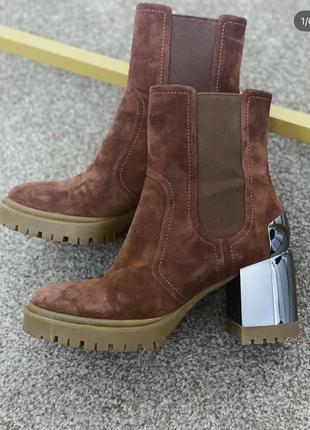 Замшевые ботинки casadei