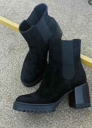 Замшевые ботинки casadei