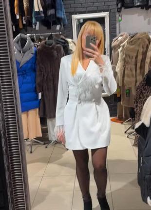 Платье пиджак с перьем