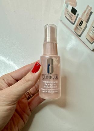 Увлажняющий спрей clinique moisture surge face spray thirsty skin relief мини 30 мл