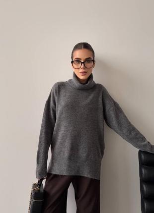 Женский вязаный свитер с горлом