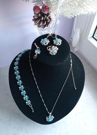 Серебряный набор с нежно голубым камнем💎