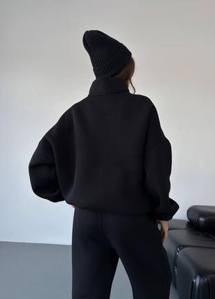 Спортивный женский костюм