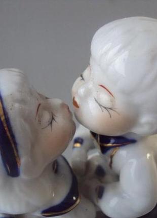 Фигура фарфор германия em exclusive collection поцелуй детки целующиеся дети №10349