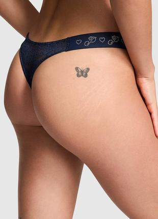 Стрінги з логотипом та камінчиками wink з високим вирізом. pink. victoria's secret. оригінал 🇺🇸8 фото