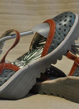 Ефектні фірмові комбіновані шкіряні босоніжки на танкетці fly london португалія 39 р.