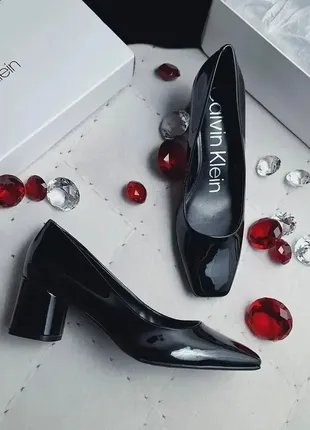 Calvin klein оригінал чорні лакові туфлі на підборах